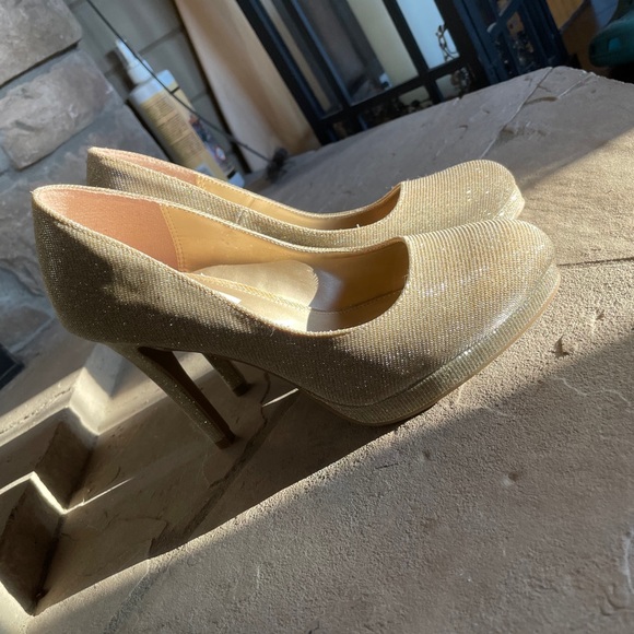 Glitter Material High Heel Shoe - Picture 2 of 9